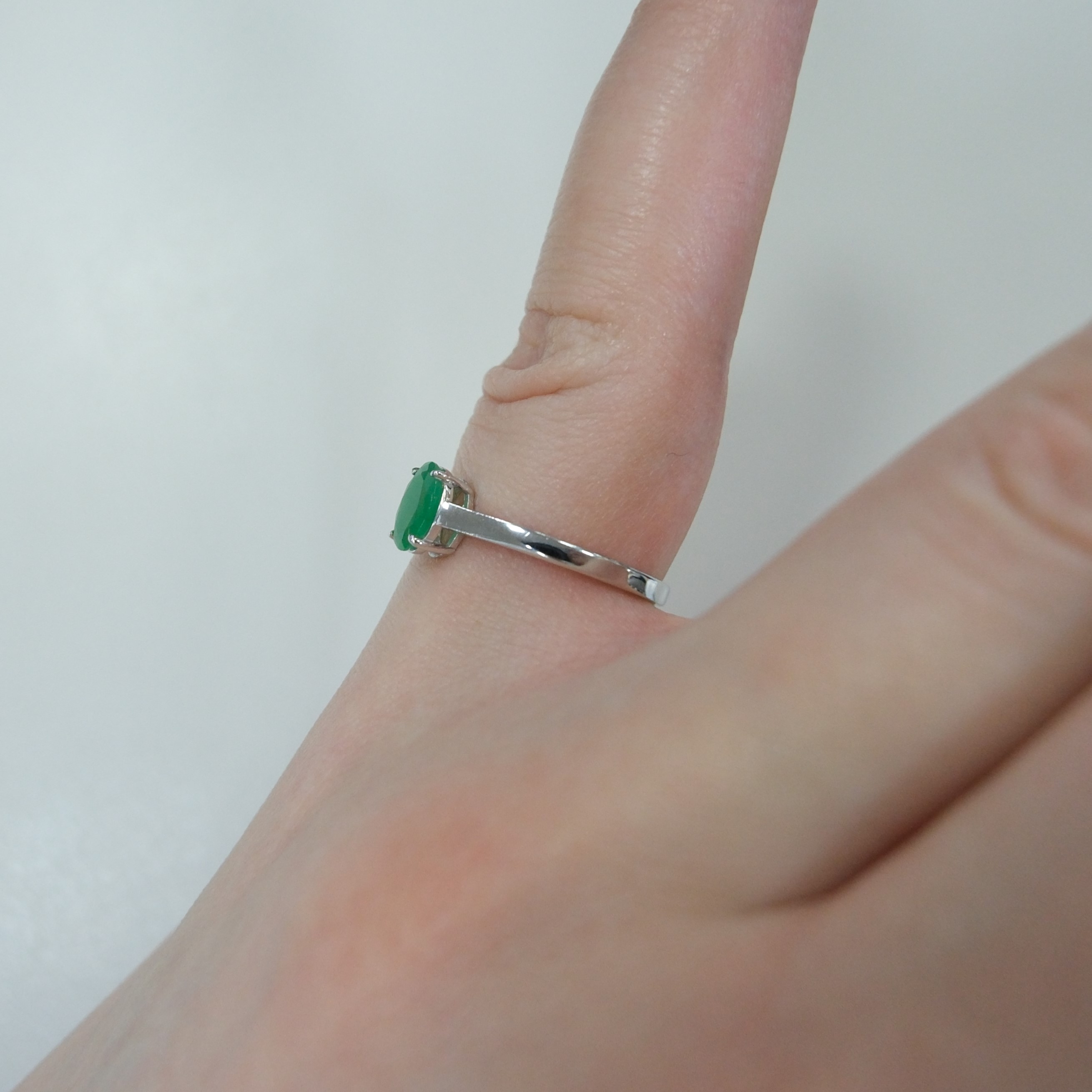 Серебряное кольцо с изумрудом